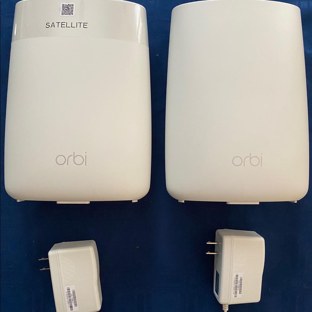 ORBI ROUTER + 1 SATELLITE EXTENDER RBR50